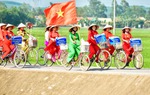 Quảng Bình: Hàng trăm phụ nữ mặc áo dài diễu hành xe đạp chào mừng 8/3
