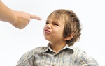 Con vô lễ, cha mẹ cần xem lại cách giáo dục trong gia đình