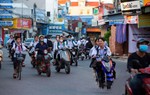 Cho con chưa đủ tuổi lái xe, cha mẹ đối diện rủi ro pháp lý
