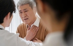 Lo lắng khi bố chồng mắc "hội chứng áo trắng"