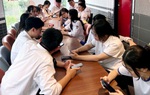 Những việc đơn giản cha mẹ có thể làm ngay khi con "nghiện" điện thoại