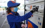 Giá xăng tiếp tục giảm, xuống dưới 19.000 đồng/lít