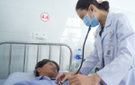 Sinh viên lo thức khuya và tắm khuya sẽ đột quỵ, chuyên gia nói gì?