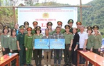Phụ nữ Bộ Công an thực hiện chương trình xã hội tình nghĩa tại biên giới Nghệ An