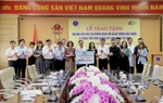 Bộ Y tế tiếp nhận 500.000 liều vắc xin sởi do FPT Long Châu trao tặng 
