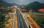 Đẩy nhanh tiến độ giải phóng mặt bằng để hoàn thành 3.000 km đường bộ cao tốc trong năm 2025
