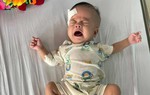 Nhói lòng tiếng khóc của bé trai 5 tháng tuổi mắc bệnh hiểm nghèo 
