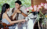 Con gái yêu người kém tới 12 tuổi