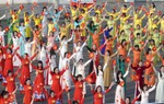 Phụ nữ Bình Thuận đồng diễn "Áo dài - Dân vũ" mừng 50 năm thống nhất đất nước