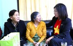 Hội LHPN tỉnh Lâm Đồng thăm, tặng quà nữ cựu tù cách mạng tiêu biểu
