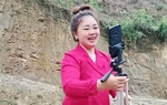 Người phụ nữ Mông "đổi đời" nhờ lướt mạng, đọc tin