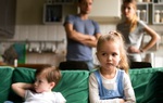 Giúp trẻ chấp nhận anh chị em mới khi cha hoặc mẹ tái hôn