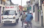 Công an làm việc với tài xế tấn công người đi đường vì bị nhắc đỗ xe tải chắn lối đi