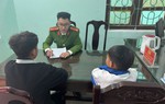 2 thiếu niên bắn vỡ kính 2 xe khách đang chạy trên cao tốc