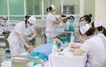 Khẩn trương đề xuất nâng mức phụ cấp ưu đãi nghề đối với viên chức y tế