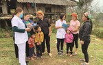 Đề xuất nâng mức hỗ trợ hàng tháng với nhân viên y tế thôn, tổ dân phố, cô đỡ thôn bản
