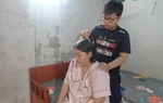 Mẹ bại liệt nén đau đớn, mong có tiền cứu chữa con trai mắc bệnh hiểm nghèo