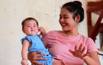 Điều kỳ diệu đến với đôi vợ chồng người dân tộc thiểu số hiếm muộn 