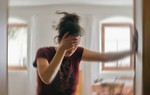 Mùa nắng nóng, ghi nhớ cách phân biệt nhanh sốc nhiệt, đột quỵ và liệt dây thần kinh số 7