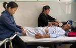 Nữ giáo viên có chồng, con mắc bệnh hiểm nghèo nhận hơn 91 triệu đồng từ độc giả hảo tâm