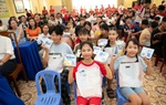 Thăm hỏi, tặng quà động viên trẻ mồ côi, trẻ khuyết tật Đà Nẵng