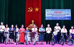 Hội LHPN Cà Mau mang yêu thương đến đảo xa