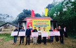 Phụ nữ Tà Long góp sức xóa nhà tạm, giúp người dân dựng xây cuộc sống mới