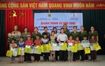 Phụ nữ các học viện, trường Công an tặng "Nước sạch cho em" ở Điện Biên