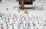 Hơn 1,3 triệu tín đồ Hồi giáo vượt nóng dự lễ hành hương Hajj ở Saudi Arabia