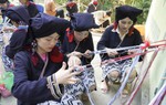 Tổ hợp tác thổ cẩm Dao Tiền tạo việc làm cho phụ nữ yếu thế