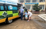 Gia Lai: Sau phẫu thuật nối gân chân, nữ sinh phải di chuyển đến điểm thi tốt nghiệp bằng xe cứu thương