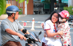Kỳ thi tốt nghiệp THPT 2025: Thương hơn tấm lòng cha mẹ