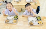 Phụ huynh nói gì về chính sách hỗ trợ bữa ăn bán trú cho học sinh tiểu học của Hà Nội?