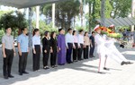 Phó Chủ tịch UBTƯ MTTQ Việt Nam Hà Thị Nga viếng các Anh hùng liệt sĩ