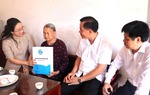 Hội LHPN tỉnh Phú Thọ thăm, tặng quà các gia đình chính sách nhân Ngày 27/7