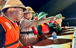 Vụ lật tàu ở vịnh Hạ Long: Tìm kiếm nạn nhân mất tích trong thời gian sớm nhất