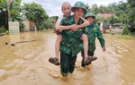 Bộ đội Biên phòng giúp người dân biên giới Nghệ An khắc phục hậu quả mưa lũ 