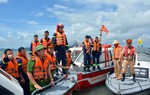 Vụ lật tàu trên vịnh Hạ Long: Tiếp tục nỗ lực tìm kiếm 2 nạn nhân còn lại