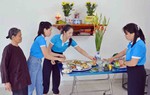 Hội LHPN phường Tùng Thiện: "Bữa cơm tri ân" gia đình liệt sĩ