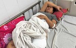 Người đàn bà gánh "cả bầu trời tang thương"
