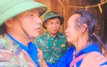 Bộ đội biên phòng cứu trợ khẩn cấp cho người dân bản Phá Mựt