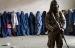 Liên hợp quốc quan ngại việc Taliban bắt giữ phụ nữ, trẻ em gái Afghanistan vi phạm quy định trang phục