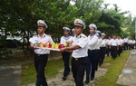 Thả hàng trăm hoa đăng xuống biển tưởng nhớ Anh hùng liệt sĩ Trường Sa