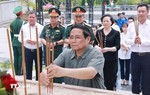 Thủ tướng tri ân các lãnh đạo tiền bối và người có công tại Quảng Trị, Huế