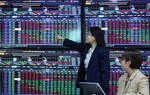 Chứng khoán tuần 28/7 - 1/8: VN-Index vượt đỉnh, nhà đầu tư cần lưu ý gì?