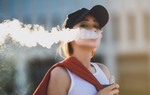 Báo động hiện tượng nữ sinh hút thuốc lá điện tử gia tăng