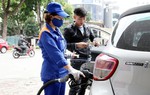 Giá xăng tăng hơn 100 đồng/lít sau 2 lần giảm liên tiếp 