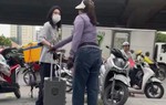 Đuổi cô gái đứng trên vỉa hè bến xe Mỹ Đình, người phụ nữ bán trà đá bị phạt 2,5 triệu đồng