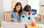 Thay vì áp đặt, hãy giao tiếp với con bằng tình yêu thương