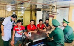 Bộ đội biên phòng Đà Nẵng bàn giao 4 ngư dân gặp nạn trên biển cho gia đình
